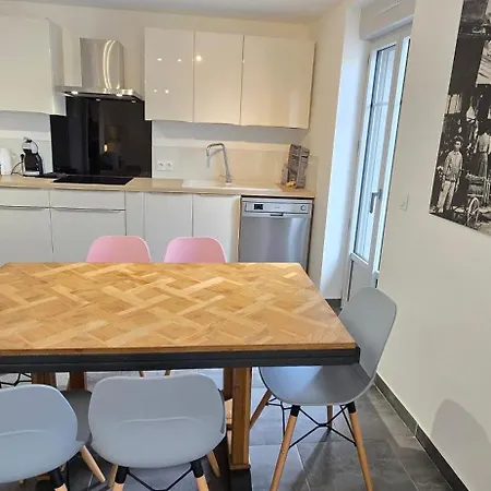 Le Charme Du Sanctuaire 8 Couchages 400m De La Grotte 卢德