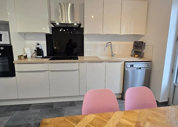 Le Charme Du Sanctuaire 8 Couchages 400m De La Grotte *